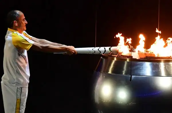 I Giochi 2016 hanno ufficialmente avuto inizio con la cerimonia del Maracanà, il maratoneta Vanderlei de Lima è stato l'ultimo tedoforo.