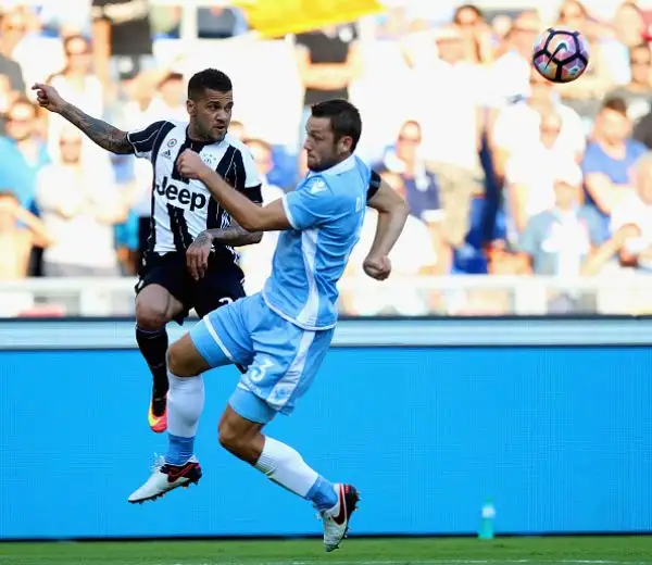 Bomber Khedira, la Juve sbanca l'Olimpico. I bianconeri restano a punteggio pieno, stesa la Lazio in casa.