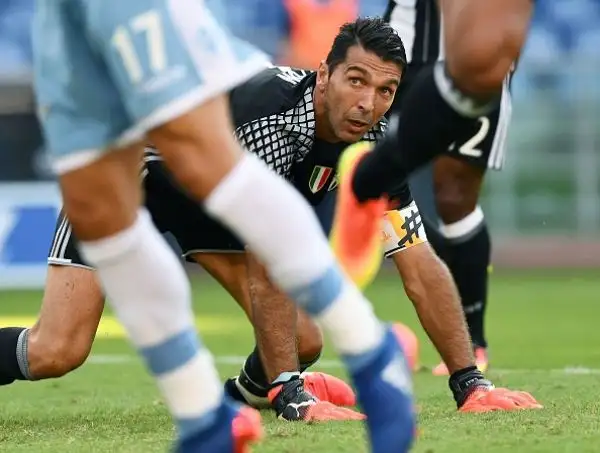Bomber Khedira, la Juve sbanca l'Olimpico. I bianconeri restano a punteggio pieno, stesa la Lazio in casa.