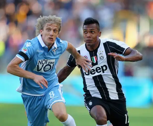 Bomber Khedira, la Juve sbanca l'Olimpico. I bianconeri restano a punteggio pieno, stesa la Lazio in casa.