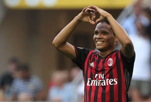 Un Bacca straripante trascina il Milan alla vittoria nella partita d'esordio contro il Torino al Meazza: la squadra di Montella si impone grazie alla tripletta della punta colombiana.