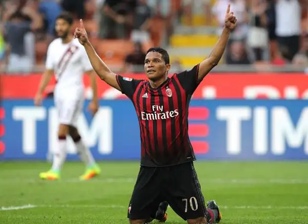 Un Bacca straripante trascina il Milan alla vittoria nella partita d'esordio contro il Torino al Meazza: la squadra di Montella si impone grazie alla tripletta della punta colombiana.
