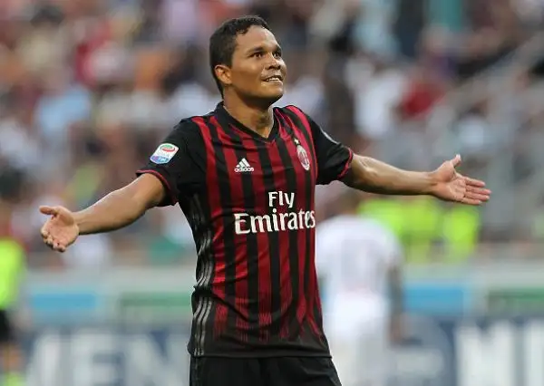 Un Bacca straripante trascina il Milan alla vittoria nella partita d'esordio contro il Torino al Meazza: la squadra di Montella si impone grazie alla tripletta della punta colombiana.