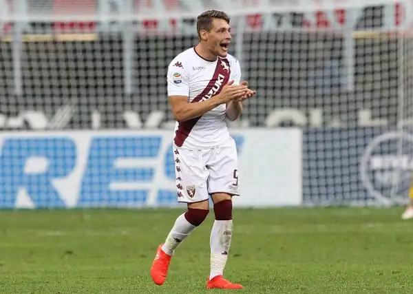 Un Bacca straripante trascina il Milan alla vittoria nella partita d'esordio contro il Torino al Meazza: la squadra di Montella si impone grazie alla tripletta della punta colombiana.