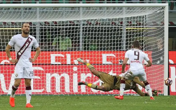 Un Bacca straripante trascina il Milan alla vittoria nella partita d'esordio contro il Torino al Meazza: la squadra di Montella si impone grazie alla tripletta della punta colombiana.