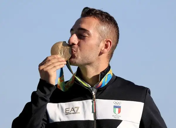 Il nostro tiratore ha conquistato la medaglia d'oro, al termine di una giornata assolutamente perfetta. Il ventunenne rompendo tutti i piattelli della finale ha battuto lo svedese Svensson.