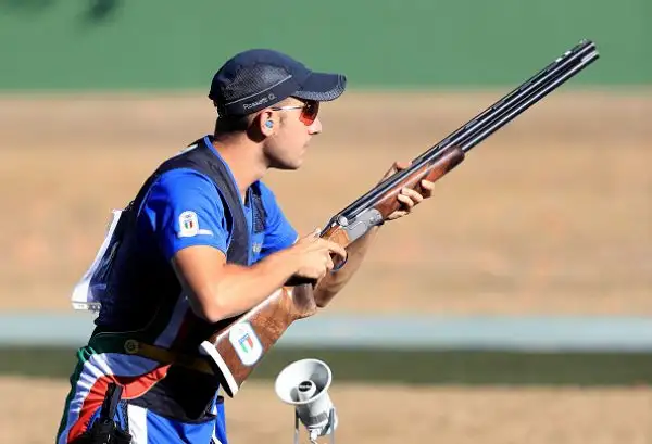 Il nostro tiratore ha conquistato la medaglia d'oro, al termine di una giornata assolutamente perfetta. Il ventunenne rompendo tutti i piattelli della finale ha battuto lo svedese Svensson.