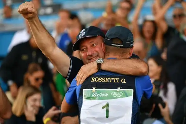 Il nostro tiratore ha conquistato la medaglia d'oro, al termine di una giornata assolutamente perfetta. Il ventunenne rompendo tutti i piattelli della finale ha battuto lo svedese Svensson.