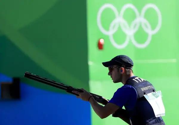 Il nostro tiratore ha conquistato la medaglia d'oro, al termine di una giornata assolutamente perfetta. Il ventunenne rompendo tutti i piattelli della finale ha battuto lo svedese Svensson.