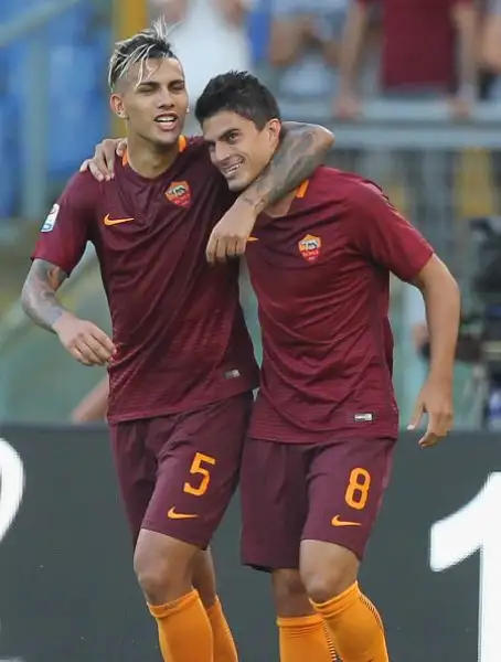 Esordio in goleada per la Roma in serie A. All'Olimpico la squadra di Spalletti lancia un messaggio alla favoritissima Juve travolgendo l'Udinese grazie alla doppietta di Perotti, Dzeko e Salah.