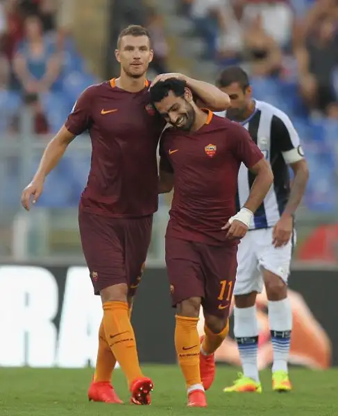 Esordio in goleada per la Roma in serie A. All'Olimpico la squadra di Spalletti lancia un messaggio alla favoritissima Juve travolgendo l'Udinese grazie alla doppietta di Perotti, Dzeko e Salah.