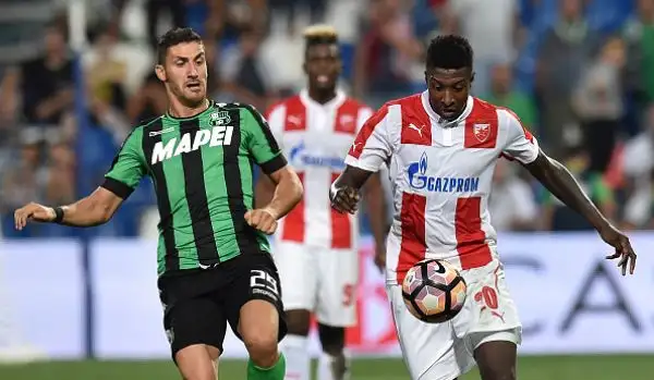Trionfo dei neroverdi nell'andata del playoff contro la Stella Rossa, travolta 3-0: Berardi e Politano e Defrel mattatori. Sugli spalti incredibilmente l'ultras serbo Ivan “Il Terribile” Bogdanov.