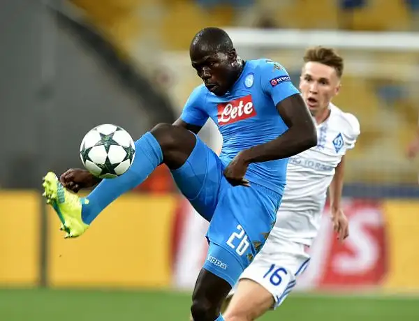 Il Napoli vince al debutto in Champions portandosi in testa al girone B.. Gli azzurri trionfano in rimonta grazie alla doppietta di Milik, di Garmash il vantaggio iniziale degli ucraini.