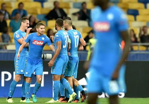 Il Napoli vince al debutto in Champions portandosi in testa al girone B.. Gli azzurri trionfano in rimonta grazie alla doppietta di Milik, di Garmash il vantaggio iniziale degli ucraini.