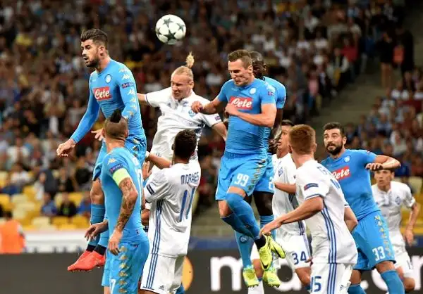 Il Napoli vince al debutto in Champions portandosi in testa al girone B.. Gli azzurri trionfano in rimonta grazie alla doppietta di Milik, di Garmash il vantaggio iniziale degli ucraini.