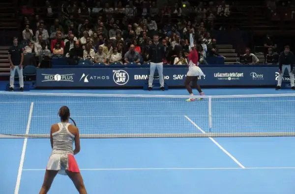 Grande spettacolo al Forum di Assago per l'evento benefico promosso dalla fondazione del numero 1 del mondo a cui hanno preso parte anche Serena Williams, Flavia Pennetta, Fabio Fognini e... Fiorello.