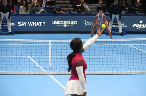 Grande spettacolo al Forum di Assago per l'evento benefico promosso dalla fondazione del numero 1 del mondo a cui hanno preso parte anche Serena Williams, Flavia Pennetta, Fabio Fognini e... Fiorello.