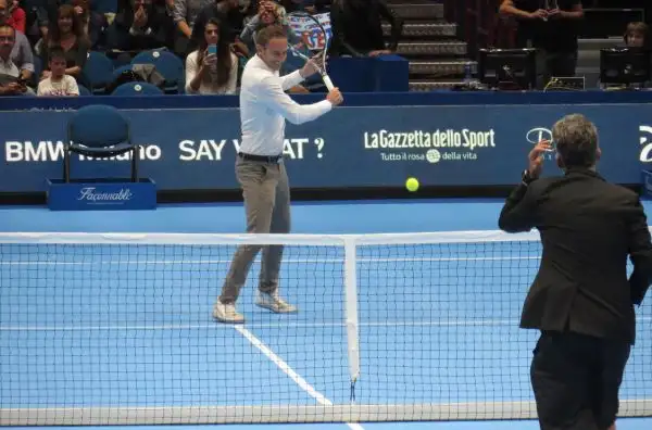 Grande spettacolo al Forum di Assago per l'evento benefico promosso dalla fondazione del numero 1 del mondo a cui hanno preso parte anche Serena Williams, Flavia Pennetta, Fabio Fognini e... Fiorello.