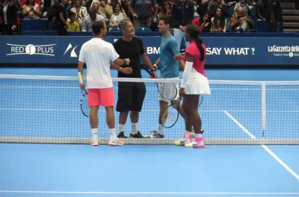 Grande spettacolo al Forum di Assago per l'evento benefico promosso dalla fondazione del numero 1 del mondo a cui hanno preso parte anche Serena Williams, Flavia Pennetta, Fabio Fognini e... Fiorello.