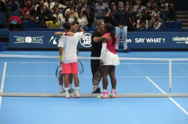 Grande spettacolo al Forum di Assago per l'evento benefico promosso dalla fondazione del numero 1 del mondo a cui hanno preso parte anche Serena Williams, Flavia Pennetta, Fabio Fognini e... Fiorello.