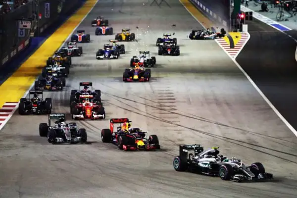 Rosberg, vittoria e sorpasso Mondiale. Ferrari giù dal podio.