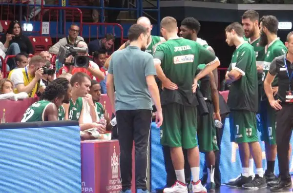 L'Olimpia ha conquistato per la prima volta la Supercoppa. Simon eletto Mvp.