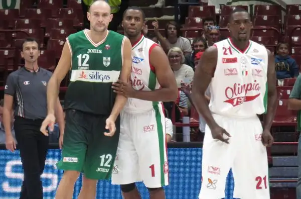 L'Olimpia ha conquistato per la prima volta la Supercoppa. Simon eletto Mvp.