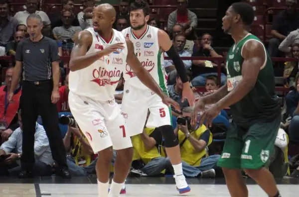 L'Olimpia ha conquistato per la prima volta la Supercoppa. Simon eletto Mvp.