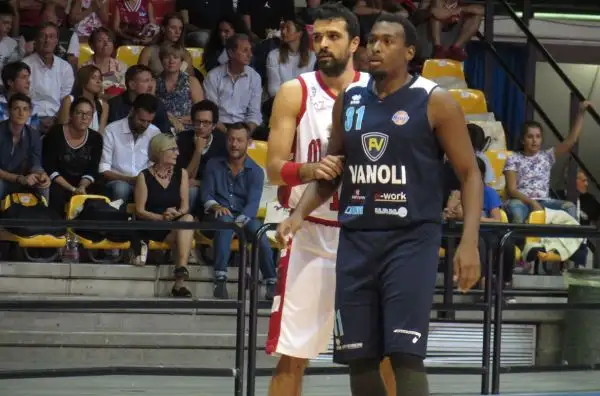L'Olimpia vince il Trofeo Lombardia imponendosi sulla Vanoli Cremona nell'antipasto della semifinale di Supercoppa che si terrà settimana prossima al Forum.