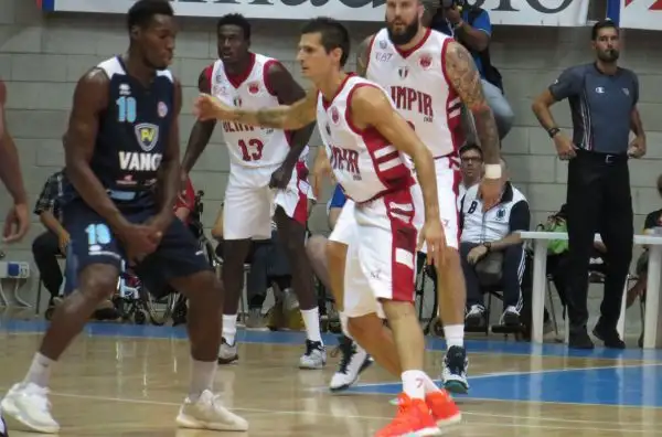 L'Olimpia vince il Trofeo Lombardia imponendosi sulla Vanoli Cremona nell'antipasto della semifinale di Supercoppa che si terrà settimana prossima al Forum.