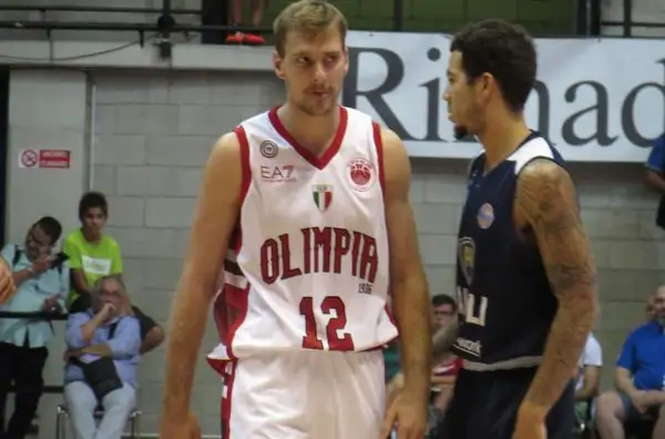 L'Olimpia vince il Trofeo Lombardia imponendosi sulla Vanoli Cremona nell'antipasto della semifinale di Supercoppa che si terrà settimana prossima al Forum.