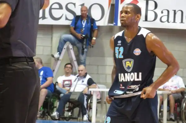 L'Olimpia vince il Trofeo Lombardia imponendosi sulla Vanoli Cremona nell'antipasto della semifinale di Supercoppa che si terrà settimana prossima al Forum.