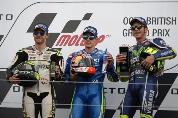 Maverick Viñales ha vinto, dominando, il Gran Premio di Gran Bretagna. Sul tracciato di Silverstone il centauro della Suzuki ha comandato la corsa, chiudendo davanti a Crutchclow e Valentino Rossi.