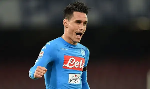 Milik porta il Napoli in vetta. Il polacco entra e risolve la partita con il Bologna, sconfitto 3-1.