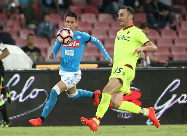 Milik porta il Napoli in vetta. Il polacco entra e risolve la partita con il Bologna, sconfitto 3-1.