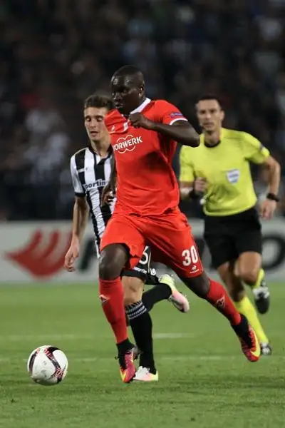 Scialbo pareggio per i viola, che al “Toumba” si fanno irretire dalla torcida greca. Paulo Sousa manda in campo tanti titolari, ma l’esperimento del doppio centravanti Kalinic-Babacar non funziona.