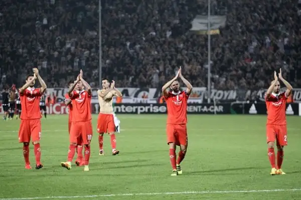 Scialbo pareggio per i viola, che al “Toumba” si fanno irretire dalla torcida greca. Paulo Sousa manda in campo tanti titolari, ma l’esperimento del doppio centravanti Kalinic-Babacar non funziona.