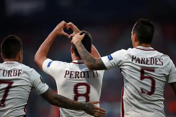 La Roma non va oltre il pari contro il Viktoria Plzen: dopo essere passata subito in vantaggio grazie a un rigore trasformato da Diego Perotti, al 3', i giallorossi hanno subito il pari otto dopo.