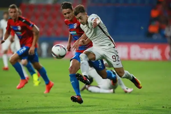La Roma non va oltre il pari contro il Viktoria Plzen: dopo essere passata subito in vantaggio grazie a un rigore trasformato da Diego Perotti, al 3', i giallorossi hanno subito il pari otto dopo.
