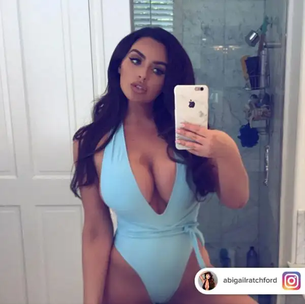 Abigail Ratchford, regina dei social network con 2 milioni di followers su Instagram, oltre 1 milione di amici su Facebook e 300mila seguaci su Twitter, ha un passato da promessa del calcio USA.