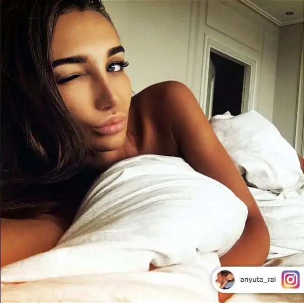 Bellissima, sexy e di origini russe. Anyuta Rai, grazie alle sue foto bollenti, ha raggiunto il milione di seguaci su Instagram.