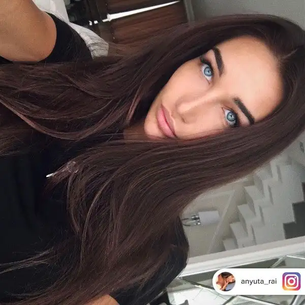 Bellissima, sexy e di origini russe. Anyuta Rai, grazie alle sue foto bollenti, ha raggiunto il milione di seguaci su Instagram.