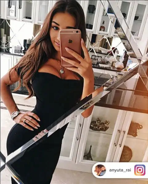 Bellissima, sexy e di origini russe. Anyuta Rai, grazie alle sue foto bollenti, ha raggiunto il milione di seguaci su Instagram.