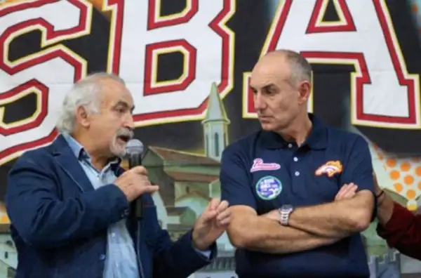 La svolta è avvenuta un anno fa con l'arrivo da Siena del professor Umberto Vezzosi, uno dei maggiori recruiter, un seminatore del basket che ha portato almeno 60 ragazzi alle nazionali giovanili.