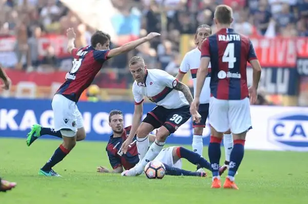 Successo esterno per il Genoa, che favorito dalla sciocca espulsione di Gastaldello (fuori per proteste), espugna il Dall'Ara grazie al gol di Giovanni Simeone, alla seconda rete consecutiva in serie 
