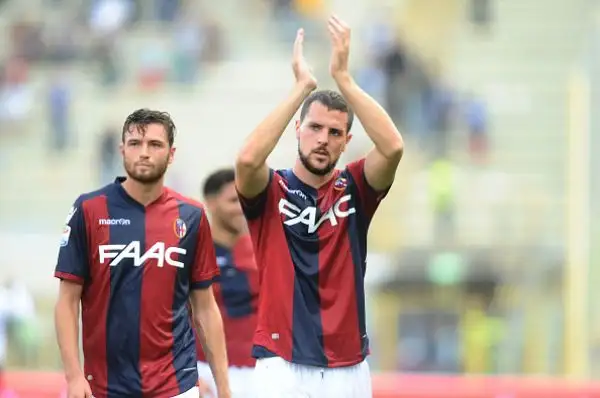 Successo esterno per il Genoa, che favorito dalla sciocca espulsione di Gastaldello (fuori per proteste), espugna il Dall'Ara grazie al gol di Giovanni Simeone, alla seconda rete consecutiva in serie 