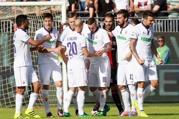 Partita pirotecnica al Sant'Elia: la Fiorentina si impone per 5-3 con tripletta di Kalinic e doppietta di Bernadeschi. Di Di Gennaro, Capuano e Borriello i gol rossoblu.