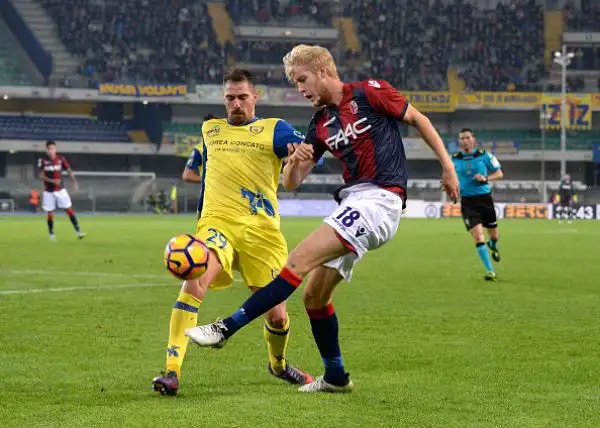 Al Bentegodi il Bologna passa in vantaggio a inizio ripresa con Pulgar ma a venti dalla fine un'autorete di Mbaye regala il pari ai padroni di casa.