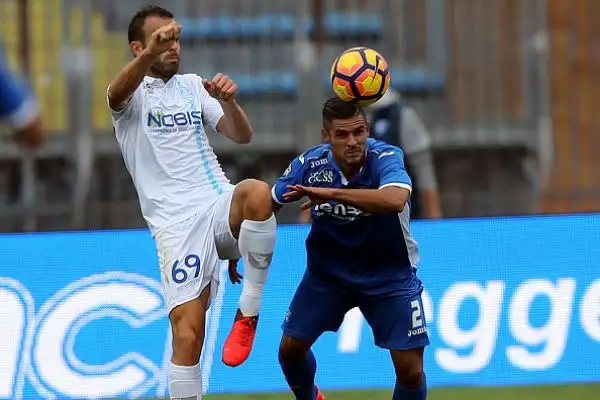 I gialloblu protestano per un gol non assegnato (dubbi sulla decisione della Goal Line Technology, il pallone non passa completamente la linea per pochi centimetri).