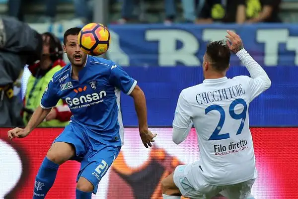 I gialloblu protestano per un gol non assegnato (dubbi sulla decisione della Goal Line Technology, il pallone non passa completamente la linea per pochi centimetri).